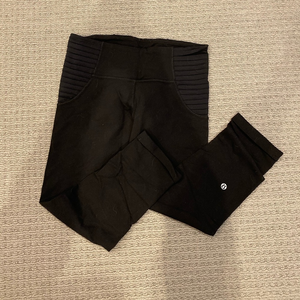 ♦️ Lululemon cropped yoga pants